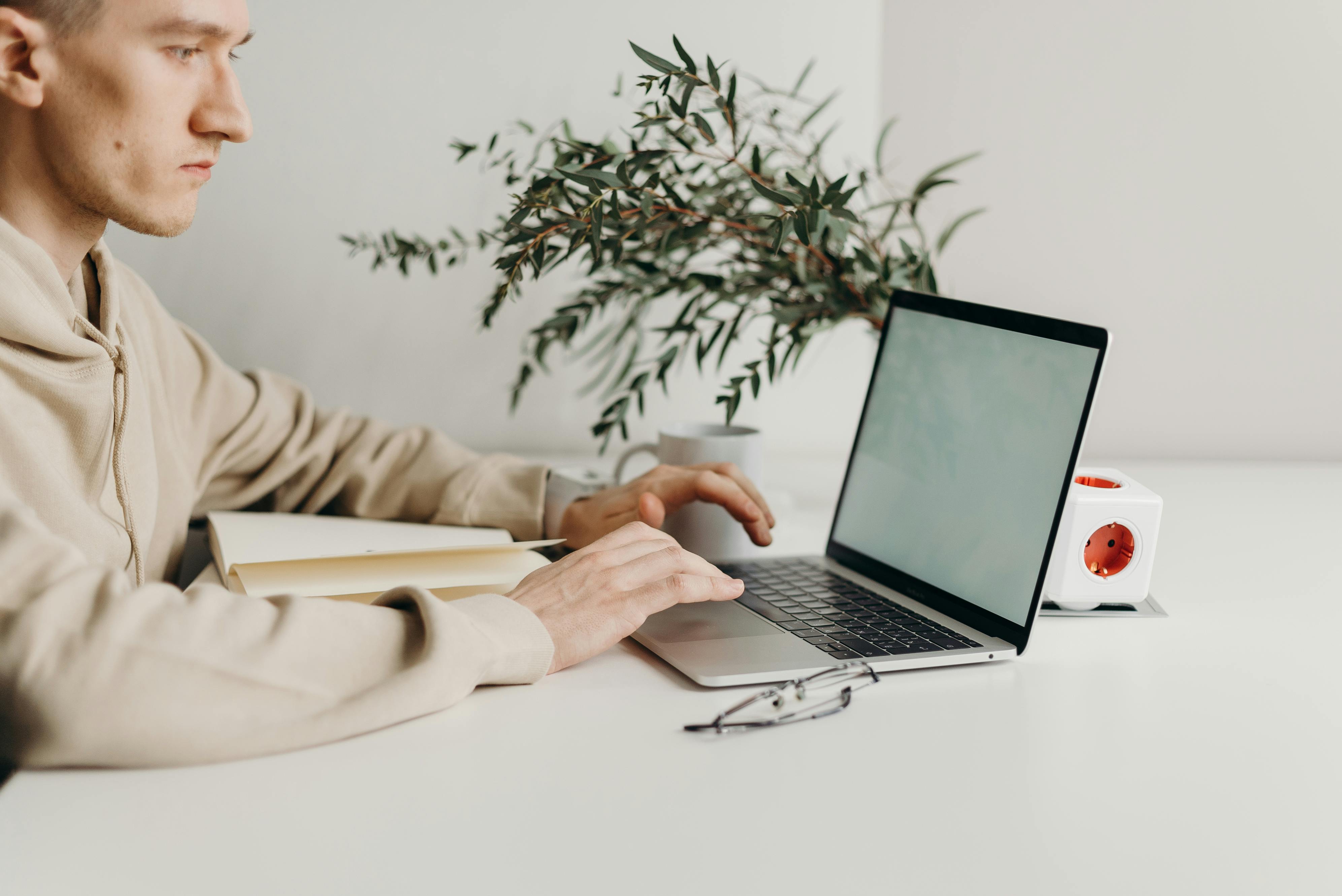 Обложка: B2B и сложная услуга: если коммерческое предложение не читают, как упростить структуру и следующий шаг