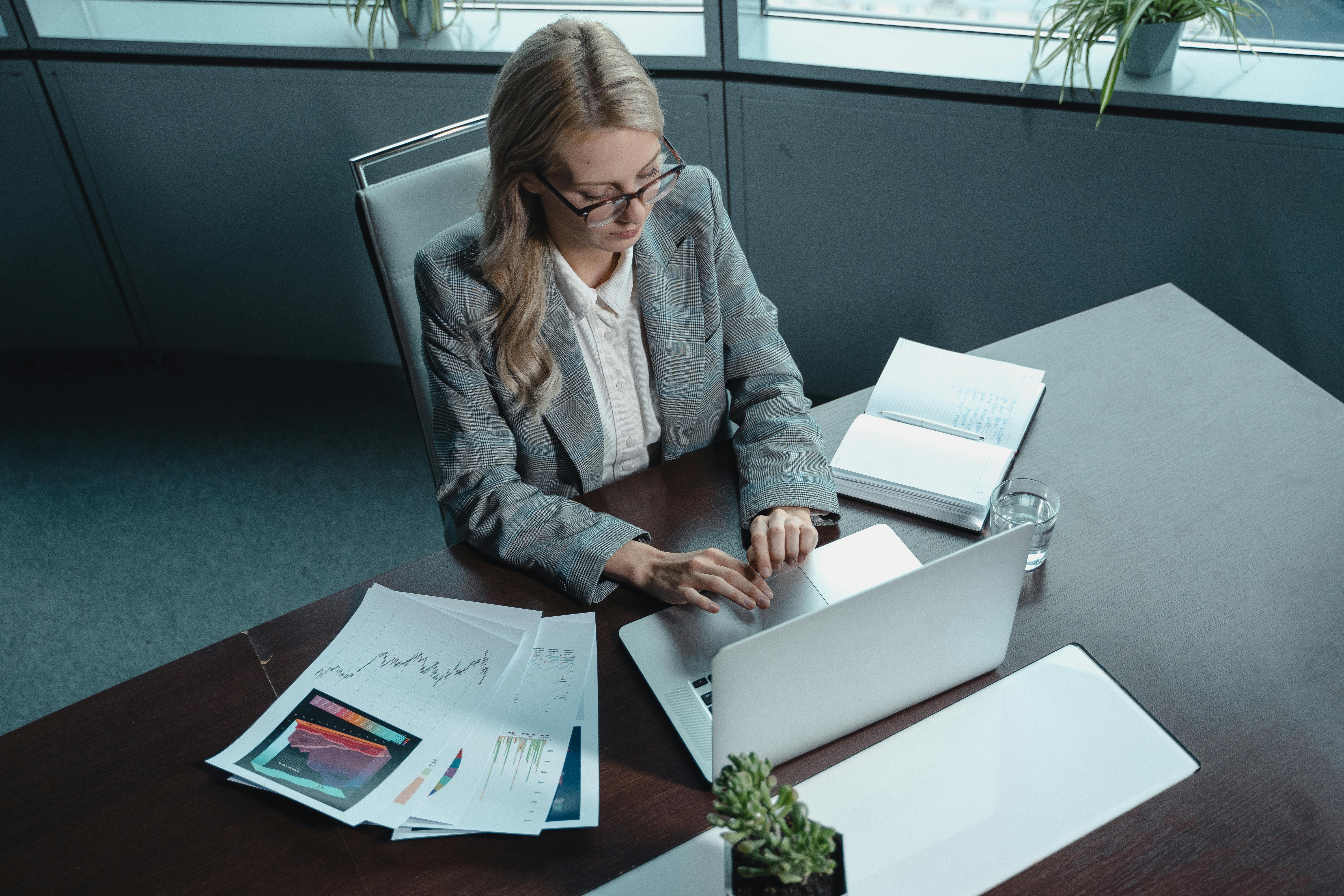 Обложка: CRM для онлайн-школы: как управлять лидами и учениками